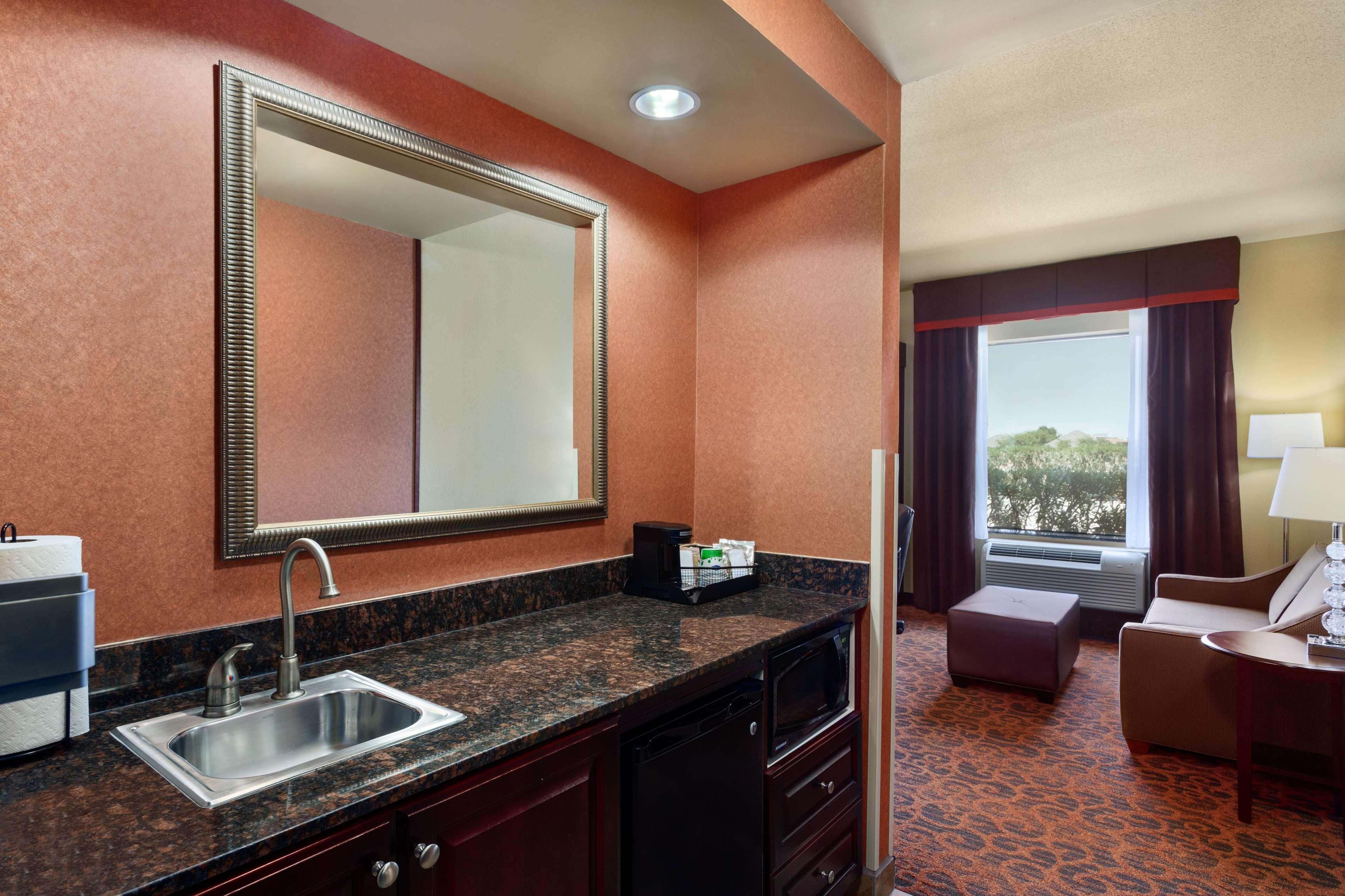 Hampton Inn & Suites Mission Εξωτερικό φωτογραφία