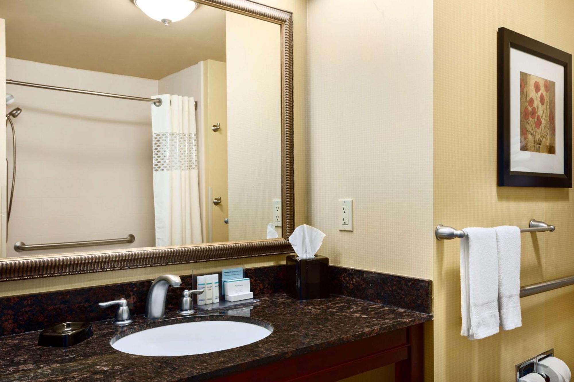 Hampton Inn & Suites Mission Εξωτερικό φωτογραφία