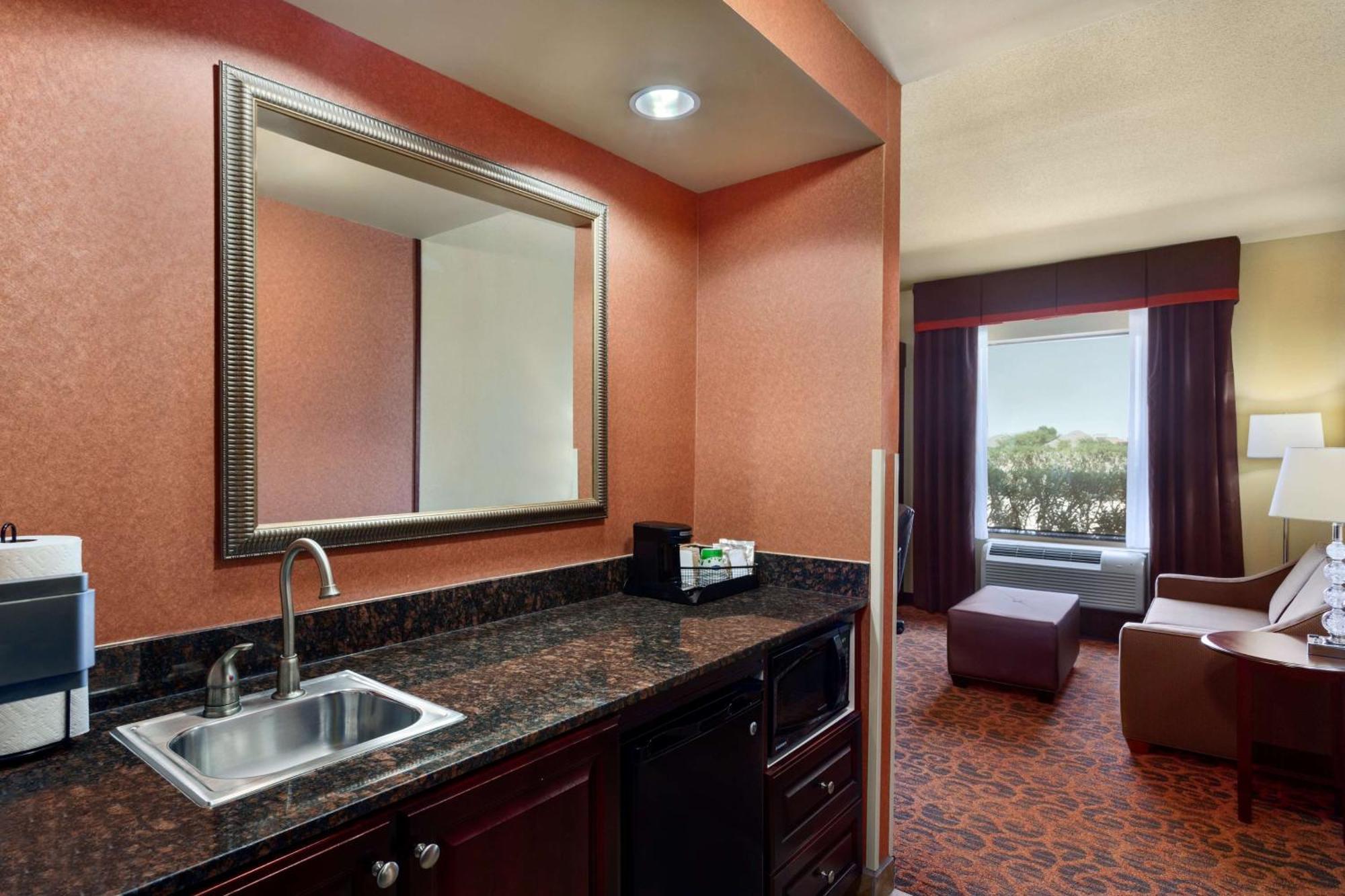 Hampton Inn & Suites Mission Εξωτερικό φωτογραφία